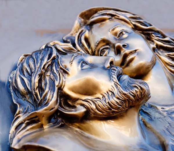 Sculpture of the Virgin and Jesus Christ in Metal — Stock Photo, Image