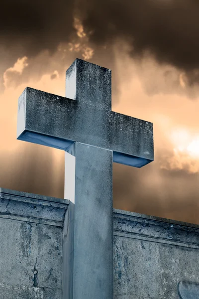 Stone cross in the cemetery — Stock Photo, Image