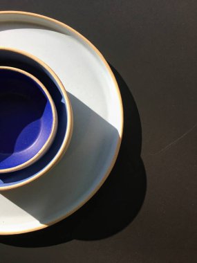 Black, white and blue boll, plates and trays