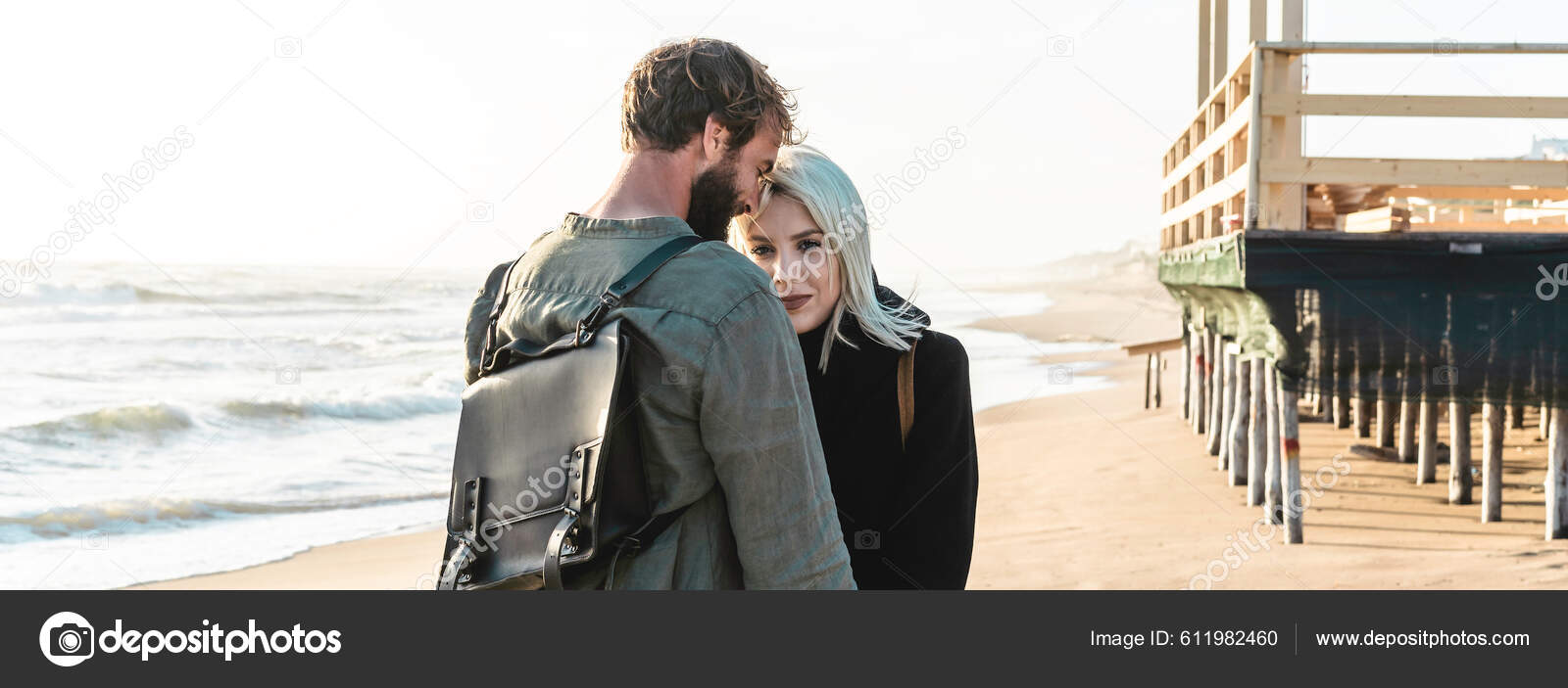 Horizontal Banner Header Romantic Hipster Couple Love Standing Shoreline  Wild Stock Photo by ©Sferaphotogroup 611982460