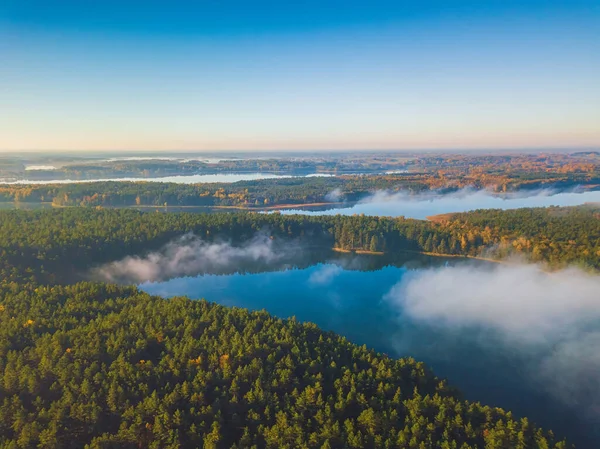 リトアニア、秋のアサルナイ湖の空中パノラマビュー — ストック写真