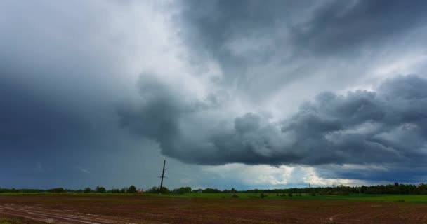 超级细胞风暴积雨时间过去4k天气背景强烈的暴雨云形成 — 图库视频影像