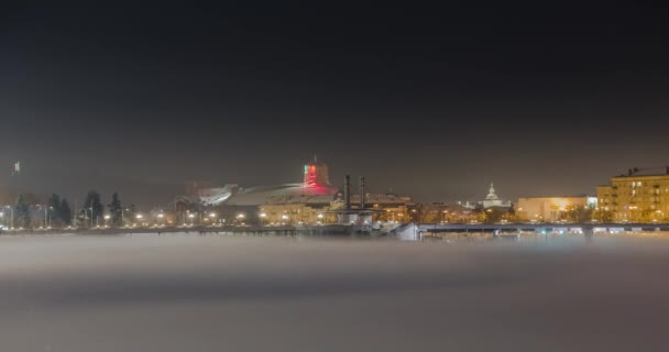 VILNIUS, LITUANIA - 16 DE FEBRERO DE 2021: Niebla mística que fluye sobre el río Neris — Vídeos de Stock