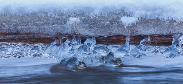 Icicles at winter, cold weather with icicles over river stream — Fotografia de Stock