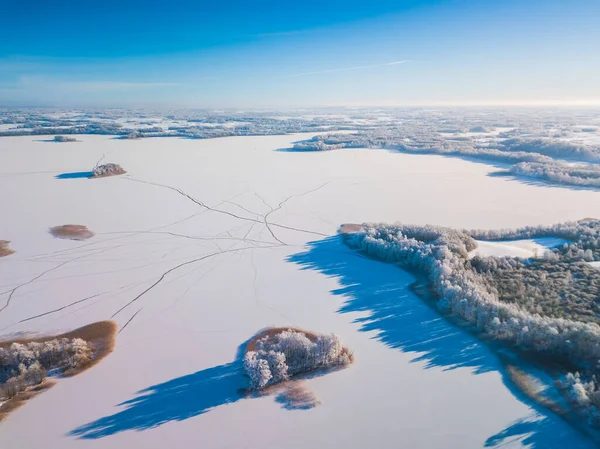 Rubikiai lake ice and environment in winter, Lithuania — Stockfoto