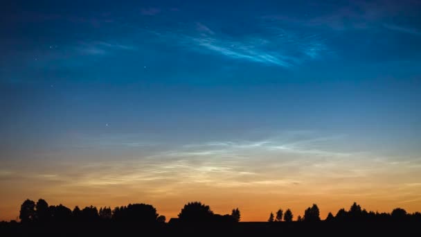 Noctilucent awan timelapse, 4k timelapse awan mistik pada malam musim panas — Stok Video