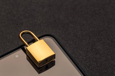 Akıllı telefon ve kilitli telefon kullanımı yasaklandı