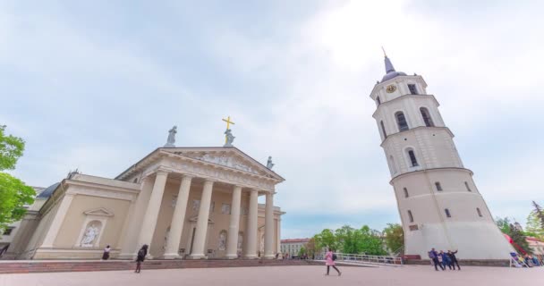 4k timelapse of Cathedral tér fővárosban Vilnius, Litvánia. Utazási célpontok látnivalók Litvániában, Kelet-Európában, 4k időtáv — Stock videók