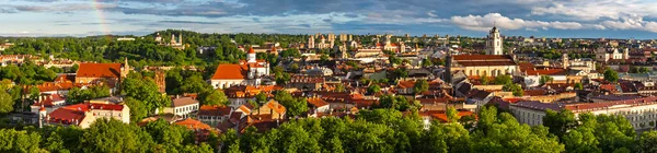 Радуга Над Старым Городом Вильнюса Красочный Вечерний Вид Столицу Литвы — стоковое фото