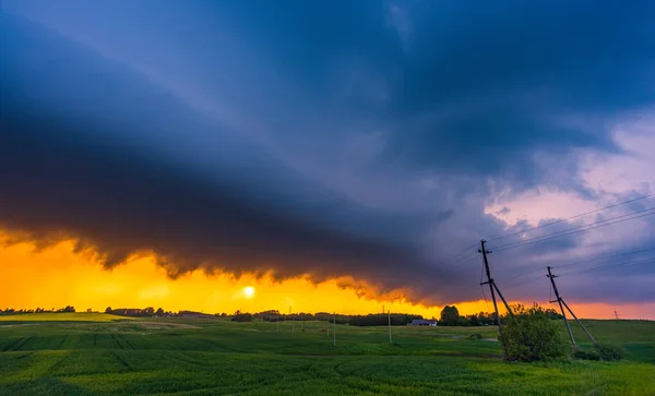 Stormmoln Solnedgången Ljus Hylla Moln Med Dramatiskt Ljus Klimatförändringar Begreppet — Stockfoto