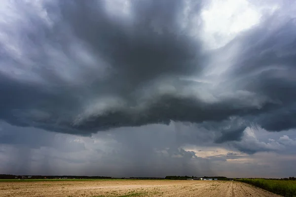 Gewitterwolken Über Dem Feld Extremes Wetter Gefährlicher Sturm Europa Litauen — Stockfoto