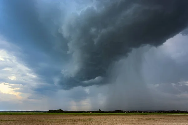Gewitterwolken Über Dem Feld Extremes Wetter Gefährlicher Sturm Europa Litauen — Stockfoto