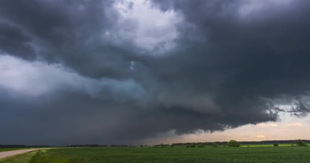 Gewitterwolken Über Dem Feld Tornado Superzelle Extremwetter Gefährlicher Sturm Europa — Stockvideo