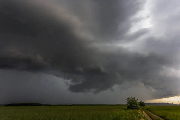 Gewitterwolken Über Dem Feld Tornado Superzelle Extremwetter Gefährlicher Sturm Europa — Stockfoto