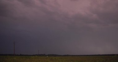 Yavaş çekim yıldırım çarpması, fırtına konsepti, 120 fps.