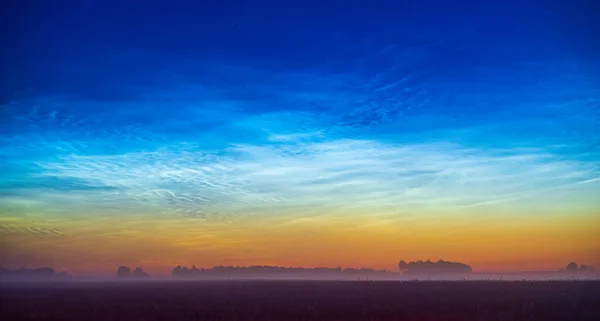 Ночь Сияет Ночные Облака Ночью Удивительная Панорама Ночных Облаков Литва — стоковое фото