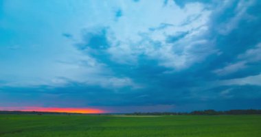 Fırtına bulutları, fırtına oluşumunun 4k zamanı, İklim Değişikliği kavramı