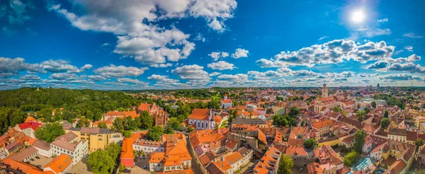 Sunny Aerial Vilnius Eski Şehir Hava Manzaralı Vilnius Kırmızı Çatıları — Stok fotoğraf