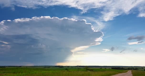 Λευκό Πυκνό Σύννεφο Καταιγίδας Που Σχηματίζουν Στον Ουρανό Timelapse Όμορφες — Αρχείο Βίντεο