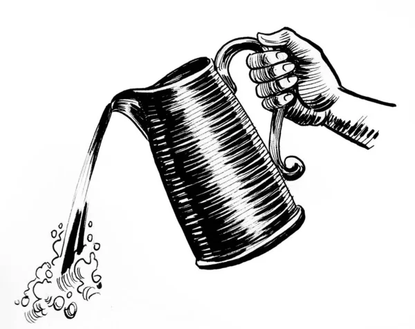 瓶から水を注ぐ手 墨と白のドローイング — ストック写真