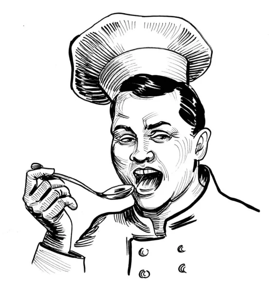 레스토랑 요리사는 음식을 스푼으로 맛본다 그림을 찍는다 — 스톡 사진