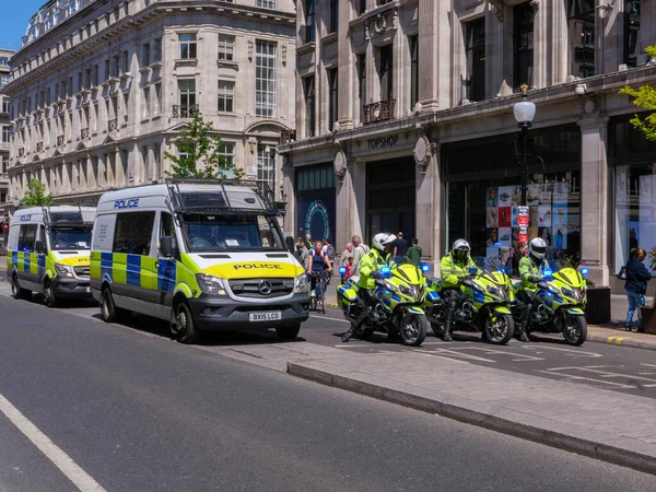 London London Metropolitan Police Traffic Unit Motorcycle Blocking Traffic Oxford Foto Stock Royalty Free