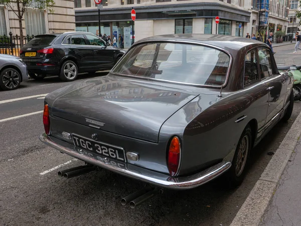 London Bristol 411 Series Припаркована Вулиці Лондоні Bristol 411 Автомобіль — стокове фото