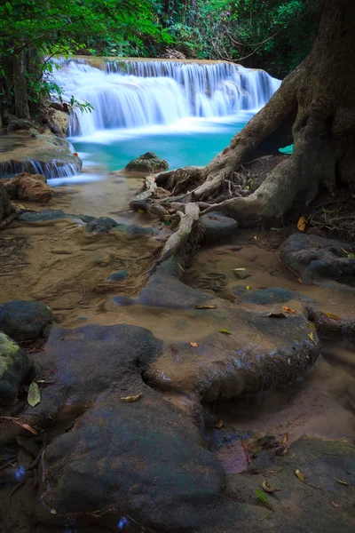 Floresta profunda Cachoeira em Kanchanaburi, Tailândia — Fotografia de Stock