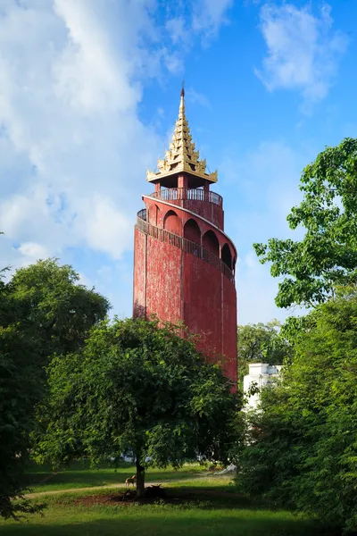 Watch tower w mandalay pałacu, Mandalaj, myanmar — Zdjęcie stockowe