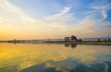 Gün doğumunda Ubein Köprüsü, Mandalay, Myanmar
