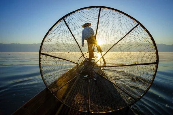 Fishermen in Inle Lake at sunrise, Shan State, Myanmar — Stock Photo, Image