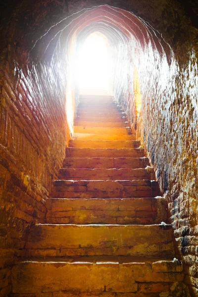 Luce alla fine del tunnel nel castello — Foto Stock