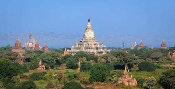 Panorama de tempels van bagan bij zonsopgang, bagan, myanmar — Stockfoto