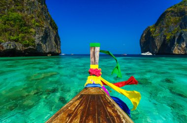 geleneksel longtail tekne koh phi phi leh ada defne maya içinde,