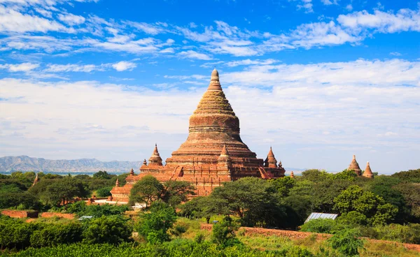 パノラマ日の出、バガン、ミャンマー バガンの寺院 — ストック写真