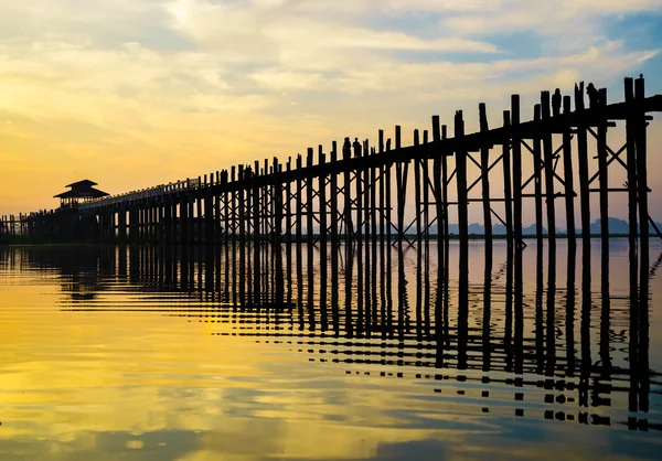 Ubein Bridge at sunrise, Mandalay, Myanmar — Stock Photo, Image