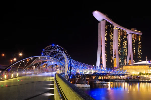 Ponte para singapore cidade à noite — Fotografia de Stock