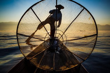 sunrise, shan devlet, myanma Inle Gölü siluet balıkçılar