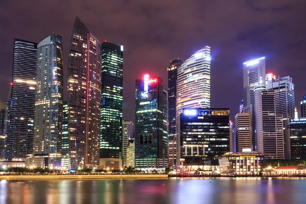 Singapore-juli 6: bygger på marina bay på den 6 juli, 2013 i si — Stockfoto