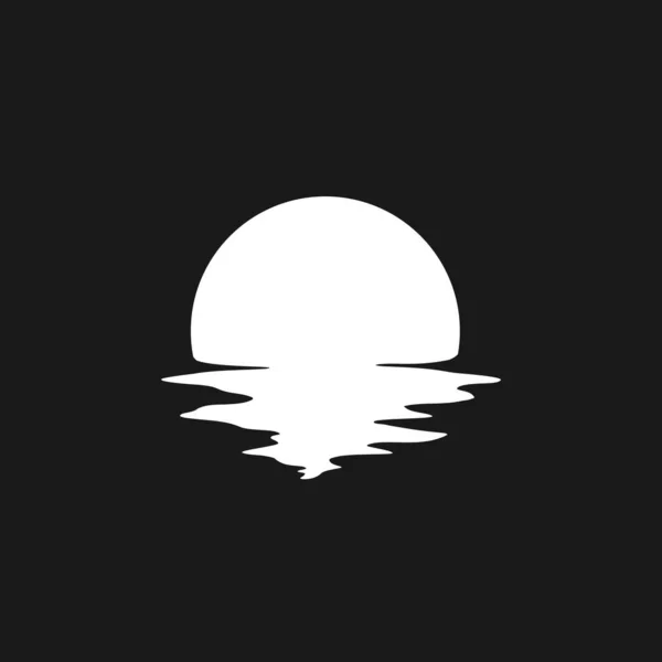 Retrowave sol, puesta de sol o salida del sol estilo de 1980 con ondas reflejadas en el agua. Sol blanco y negro con reflejo líquido distorsionado. Elemento de diseño para proyectos de estilo retrowave. Vector — Vector de stock