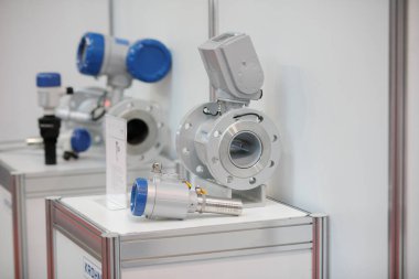 Minsk. Belarus: 12.10.2021 - Sergi aletleri, ekipmanlar Minsk 'teki Enerji Fuarı sergisinde. Beyaz Rusya.