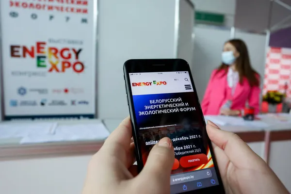 Minsk. Bielorrússia: 12.10.2021 - Logotipo da exposição Energy Expo em Minsk. Bielorrússia. — Fotografia de Stock