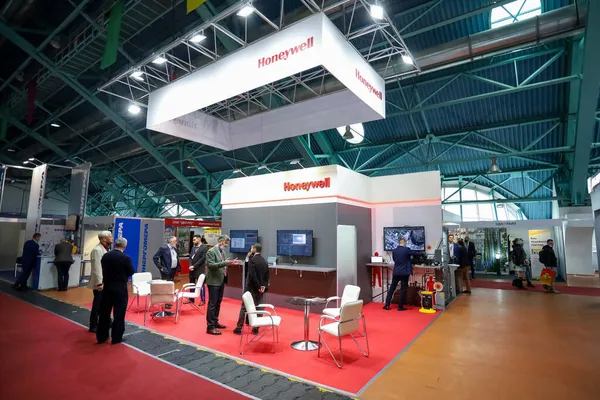 Minsk. Belarus: 17.10.2021 - Honeywell Minsk 'teki Enerji Fuarı' nda ayakta durun. Beyaz Rusya. — Stok fotoğraf