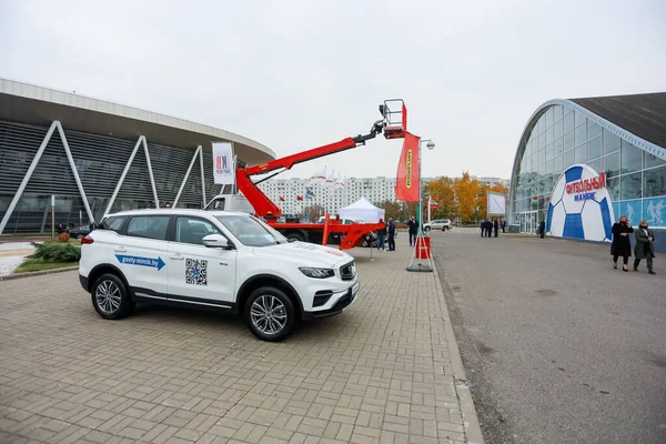 Minsk. Bielorrússia: 12.10.2021 - O carro do Geely Center Minsk na exposição Energy Expo em Minsk. Bielorrússia. — Fotografia de Stock