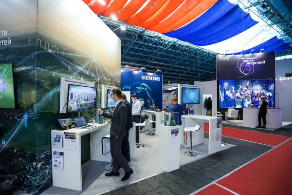 Minsk. Bielorrusia: 12.10.2021 - Siemens está presente en la exposición Energy Expo en Minsk. Belarús. — Foto de Stock