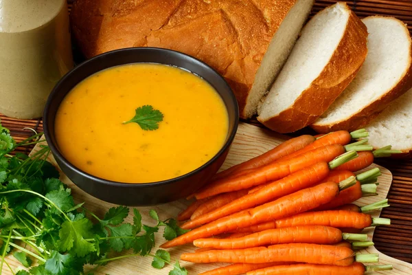 Karotten- und Koriandersuppe — Stockfoto