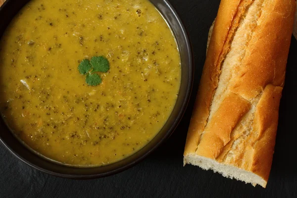 Gourmet-Brokkoli und Stelzensuppe — Stockfoto