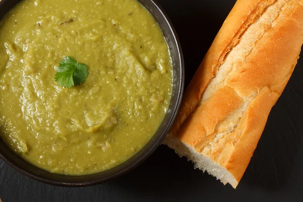 Erbsen- und Schinkensuppe — Stockfoto