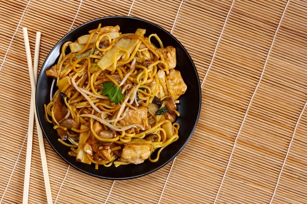 Pollo chow mein —  Fotos de Stock