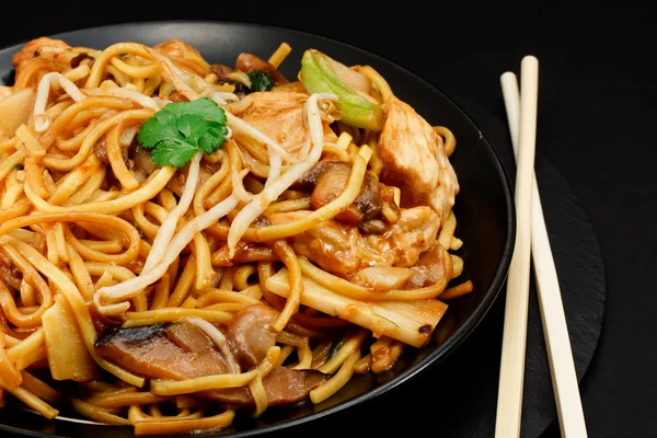 Tavuk chow mein — Stok fotoğraf